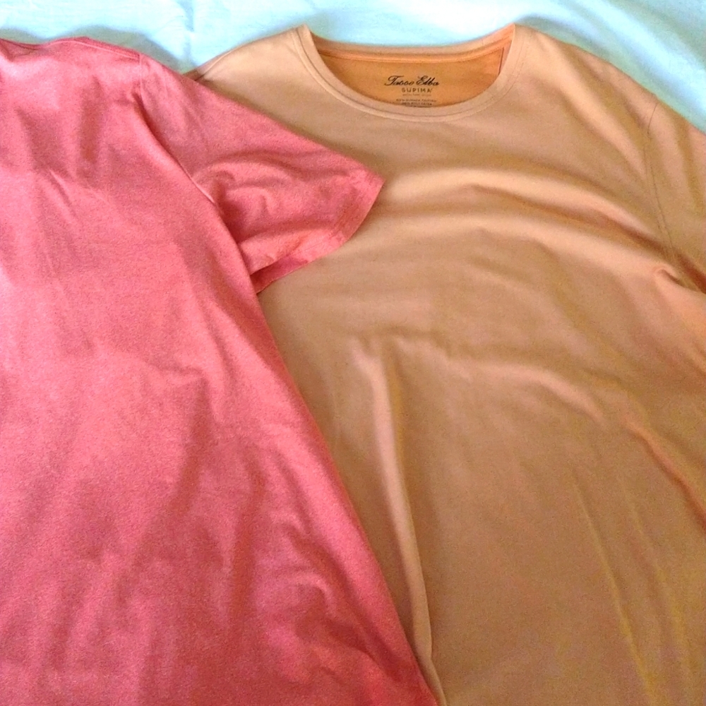 Two men's XXL TSHIRTS